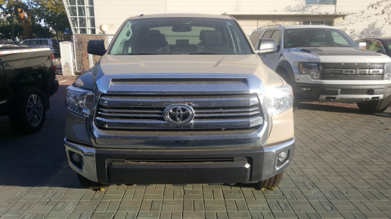 17款丰田坦途拖拽首选性能强悍皮卡房车