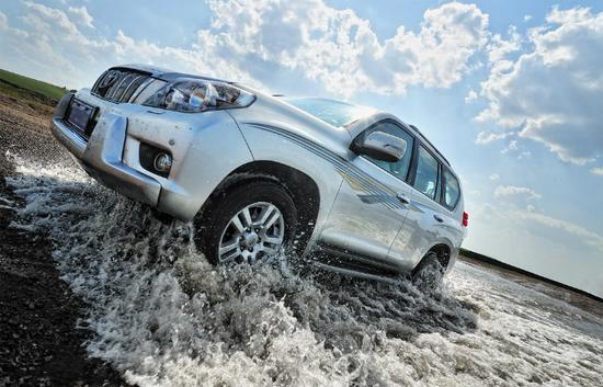 17款丰田霸道2700店内现车大尺度优惠