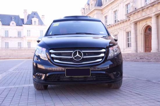 奔驰威霆豪华商务 红钻六座版动感十足