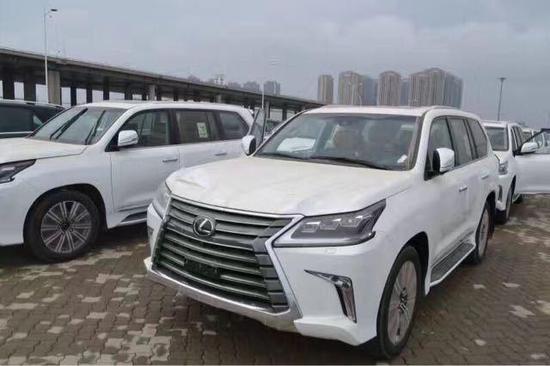 17雷卡萨斯LX570华丽不失稳重 最真实价