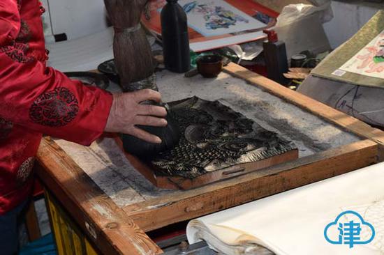 东丰台年画制作过程展示