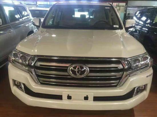 丰田酷路泽4600店内少量车年末清仓促销