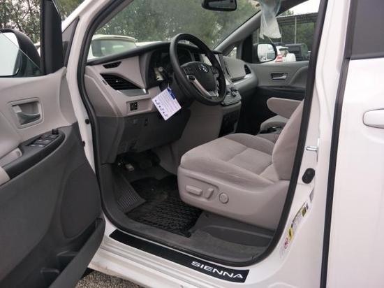 17款丰田塞纳加拿大版 七座商务居家风格