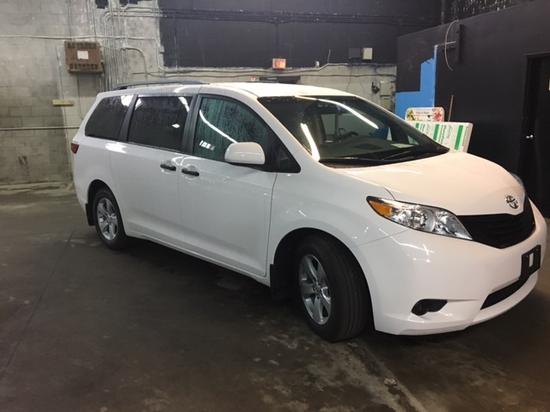 17款丰田塞纳3.5L两驱加版降价大促销3万