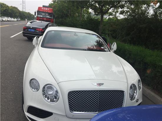 17款宾利欧陆GT白红天津现车手续齐特销