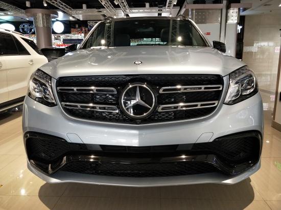 平行进口17款奔驰GLS63豪华SUV一路前行