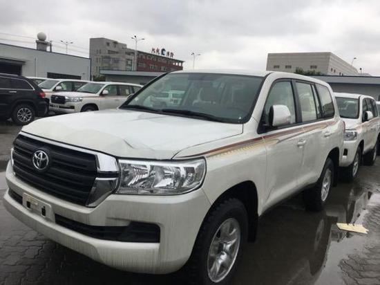 2018丰田中东版酷路泽4000配置一应俱全