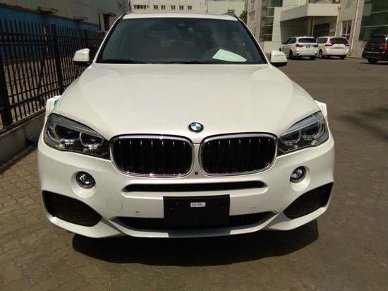 2017款加版宝马X5M 白车棕内大量现车
