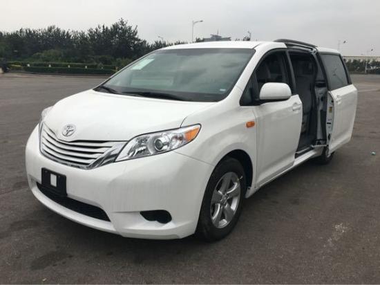 17款丰田塞纳现车到店，最新报价优惠