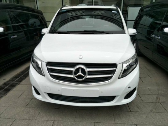 奔驰V250现车手续齐价格优惠可做分期