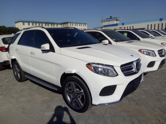 17款奔驰GLE400在设计方面更为时尚柔和