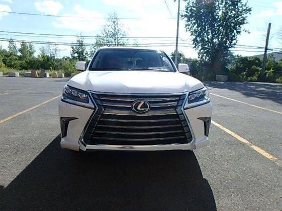 雷克萨斯LX570硬朗身姿中注入优雅气度