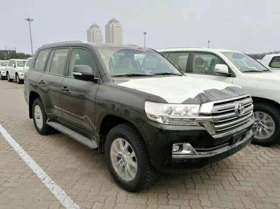 17款酷路泽4000天津港最新报价黑色车身