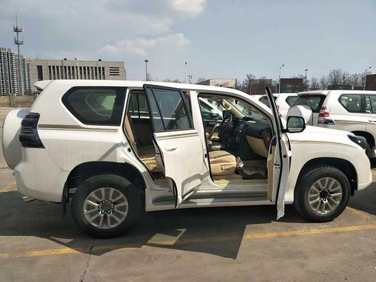 2017款丰田霸道2700贴心惠礼迎元旦新年