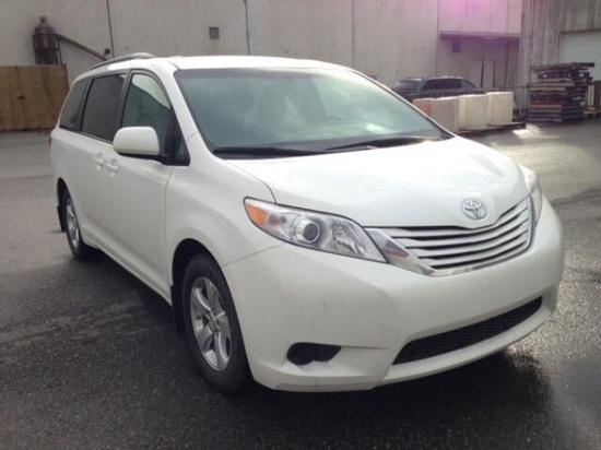 17款两驱塞纳3.5L八座LE价格配置相关