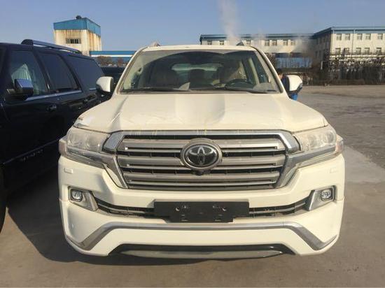 17款中东版丰田酷路泽5700年底冲量促销
