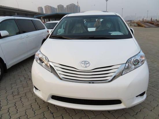 2017款丰田塞纳加版 两驱LE元旦促销43万