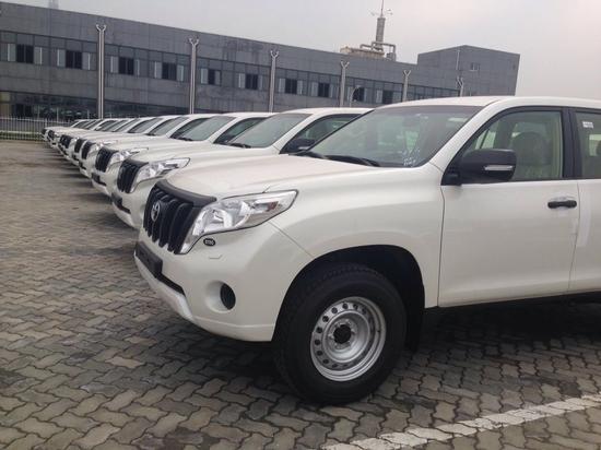 中东版丰田霸道2700店内将打折进行到底