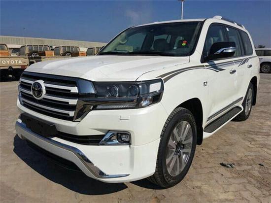 18款中东版酷路泽4000全国分期火爆来袭