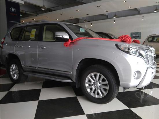 2017款中东版丰田霸道4000 配置豪华