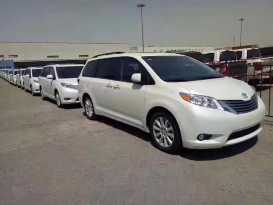 17款丰田塞纳加版改装航空座椅效果图