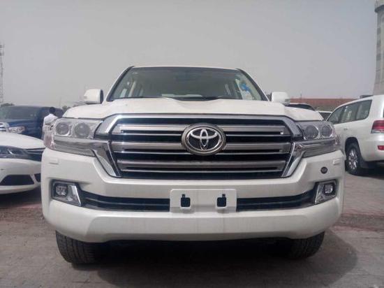 17款丰田酷路泽4000GXR大灯清洗版促销