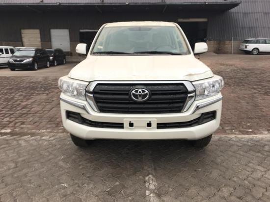 18款丰田酷路泽4000丐版裸车狂销59.8万