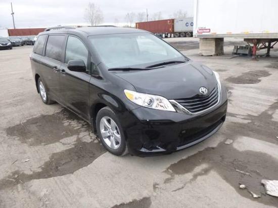 17款丰田塞纳3.5 天津店内底价限时秒杀