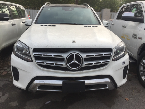 天津港惊天内幕美规奔驰GLS450减价不断