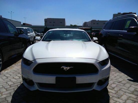 2017款福特野马 2.3T超跑风格简洁而现代