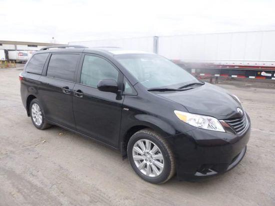 2017款丰田塞纳3.5加版高端豪华MPV