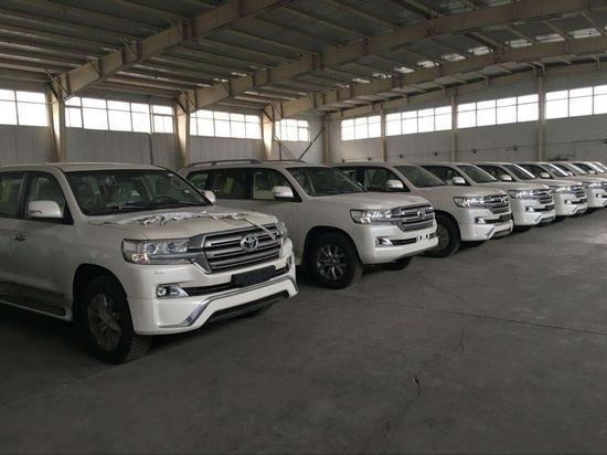 18款陆地巡洋舰中东酷路泽4000现车特价