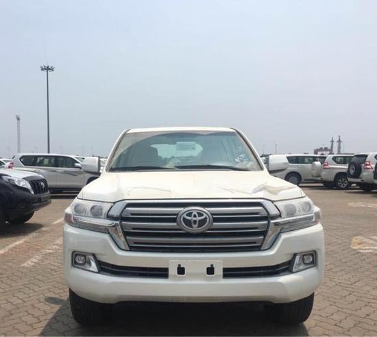 18款丰田酷路泽4000现车双节优惠2万元