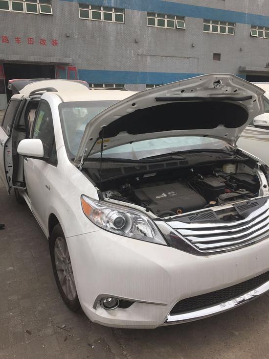 17款丰田塞纳3.5四驱航空座椅稳妥舒适