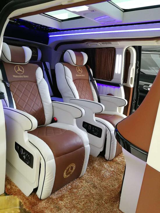 最新款奔驰V260动感时尚 奢华体验