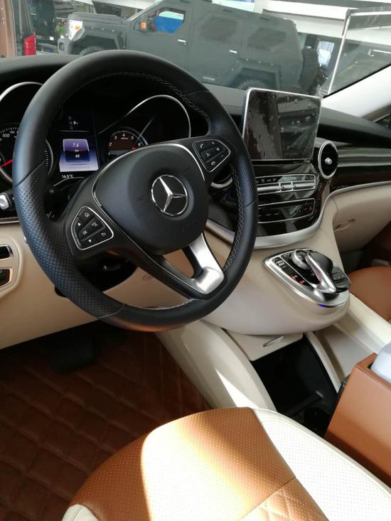 最新款奔驰V260动感时尚 奢华体验