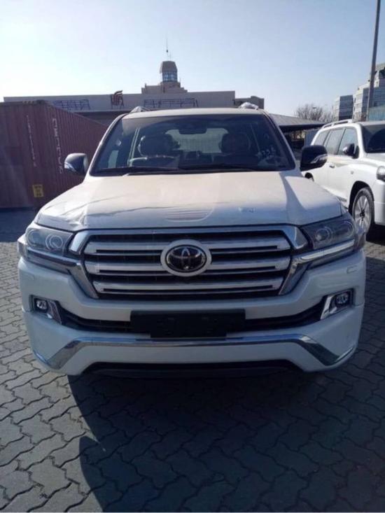 最新款酷路泽5700现车已到价格优惠万元