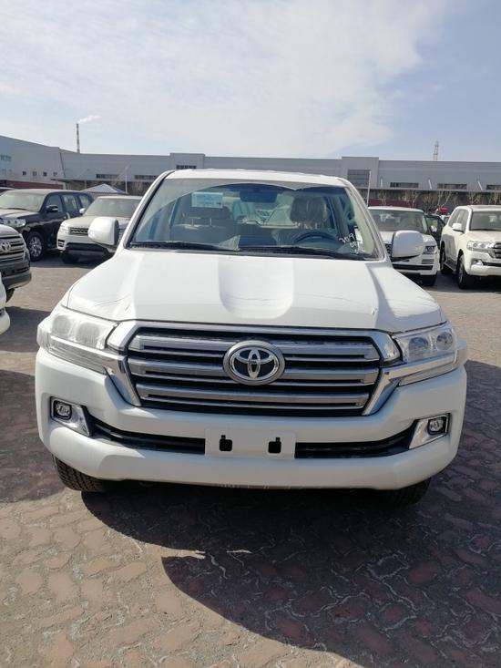 18款酷路泽4.0霸气车身 尽显豪华质感