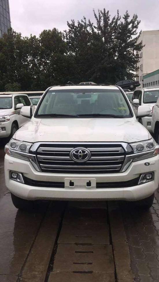 丰田酷路泽4000动力越野港口促销