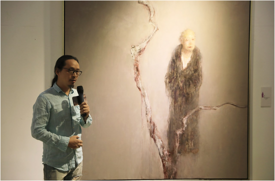 画展开幕仪式由策展人徐香林主持