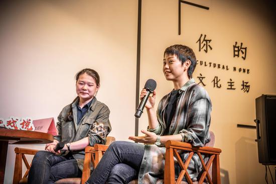 左:《蒋公的面子》编剧温方伊 右:南开大学文艺学博士陈琰娇