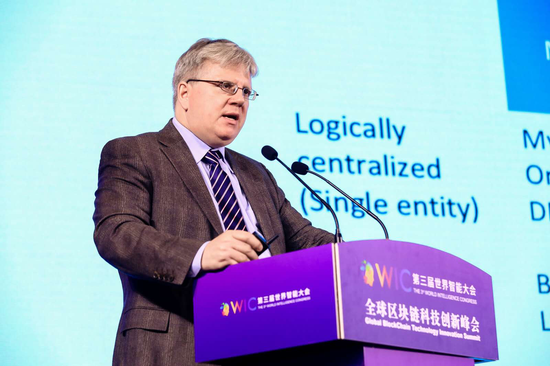 图:多伦多大学教授Prof.Hans-Arno Jacobsen