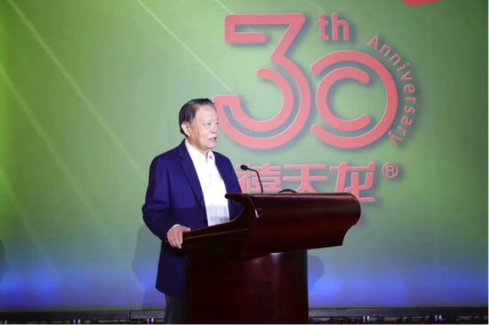 原卫生部副部长、中国医师协会终身名誉会长殷大奎