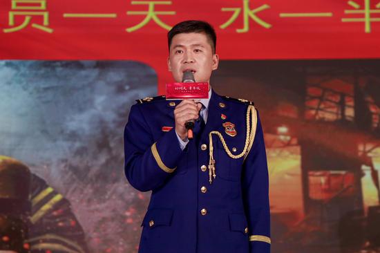 河西消防支队微山路特勤站的指导员吕庆辉演讲