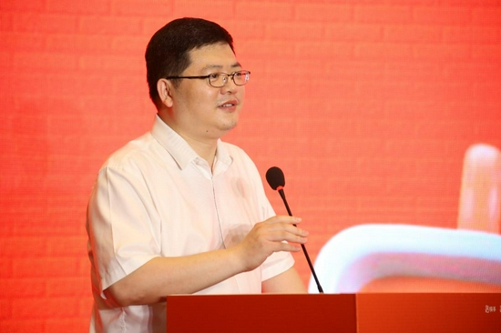 南开区委常委、常务副区长聂伟迅致辞