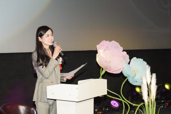 (欣悦文化总经理助理 樊向荣女士发言)