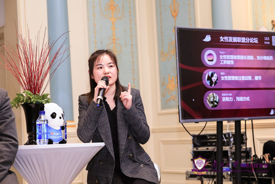 情景对话台上嘉宾:南开大学MBA2017级校友袁丹丹作为女下属发表观点