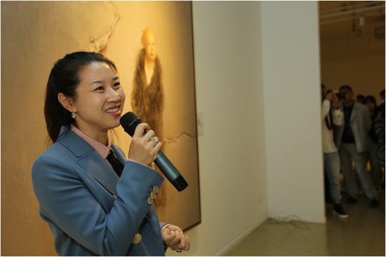 羲昙美学艺术基金董事长 边咪咪女士致辞