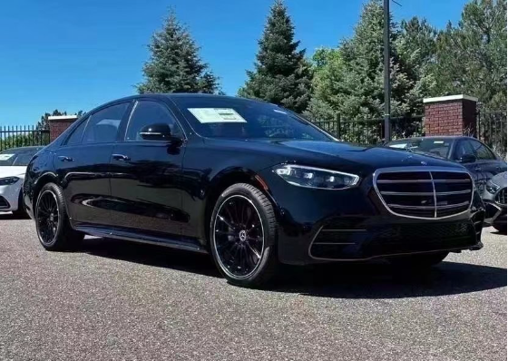 23款奔驰S500展厅多台现车价格优惠上牌