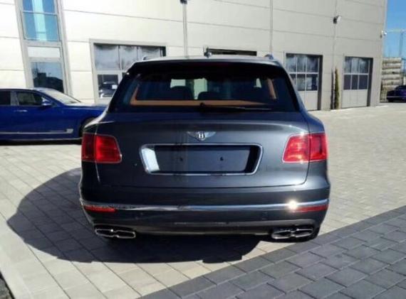 18款宾利添越八缸汽油版首批到岗可分期